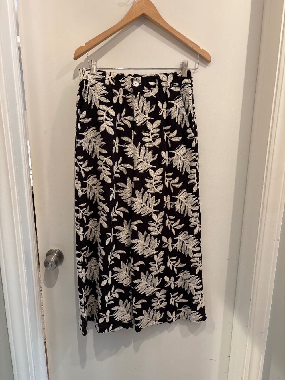 Fifteen Twenty - So cute wide leg pants! Embroidery. Size S